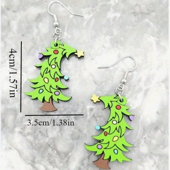 🎄 Whimsical Christmas Tree Dangle Earrings – Lightweight Holiday Jewelry 🎄 - Picture 4 of 4